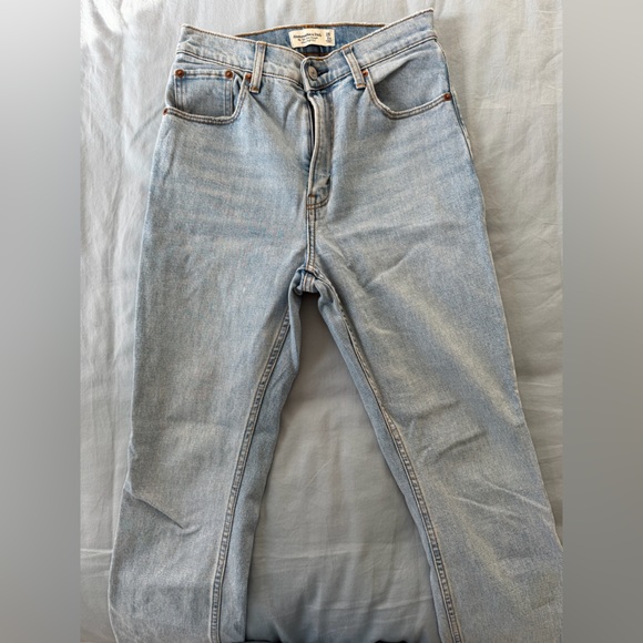 Abercrombie Ultra High Rise 90’s Slim Straight Jeans - Picture 2 of 4